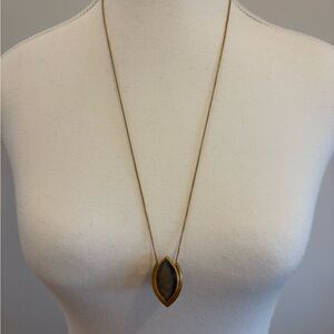 Elegant Gold and Black Pendant Necklace